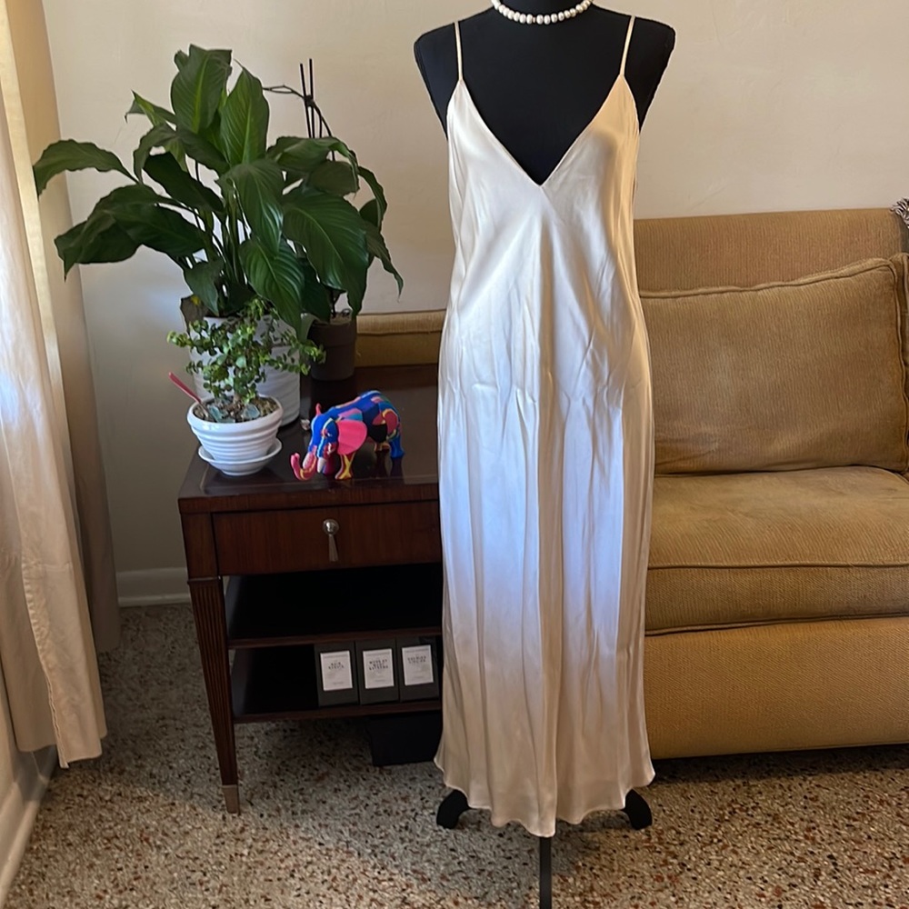 L’Agence 🎉🥰 midi silk champagne color NWT